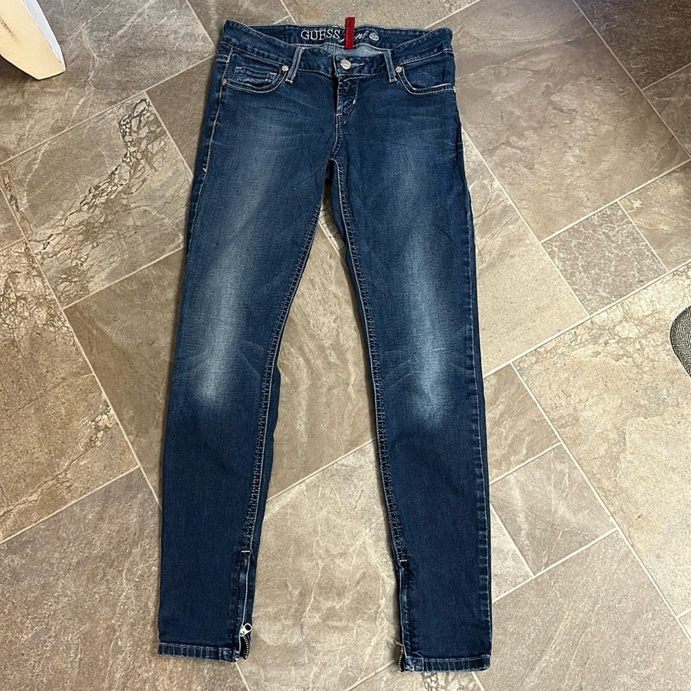 Guess BEVERLY SLIM LEG Jeans size 27 white thread detail